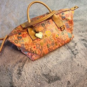 ⭐️⭐️Classic Dooney and Bourke purse ⭐️⭐️
